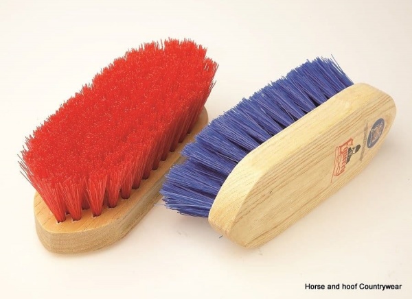 Vale Brothers Equerry Wooden Dandy Brush - Polypropylene